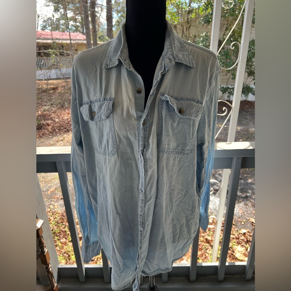 Wrangler Men’s Lightweight Button Down